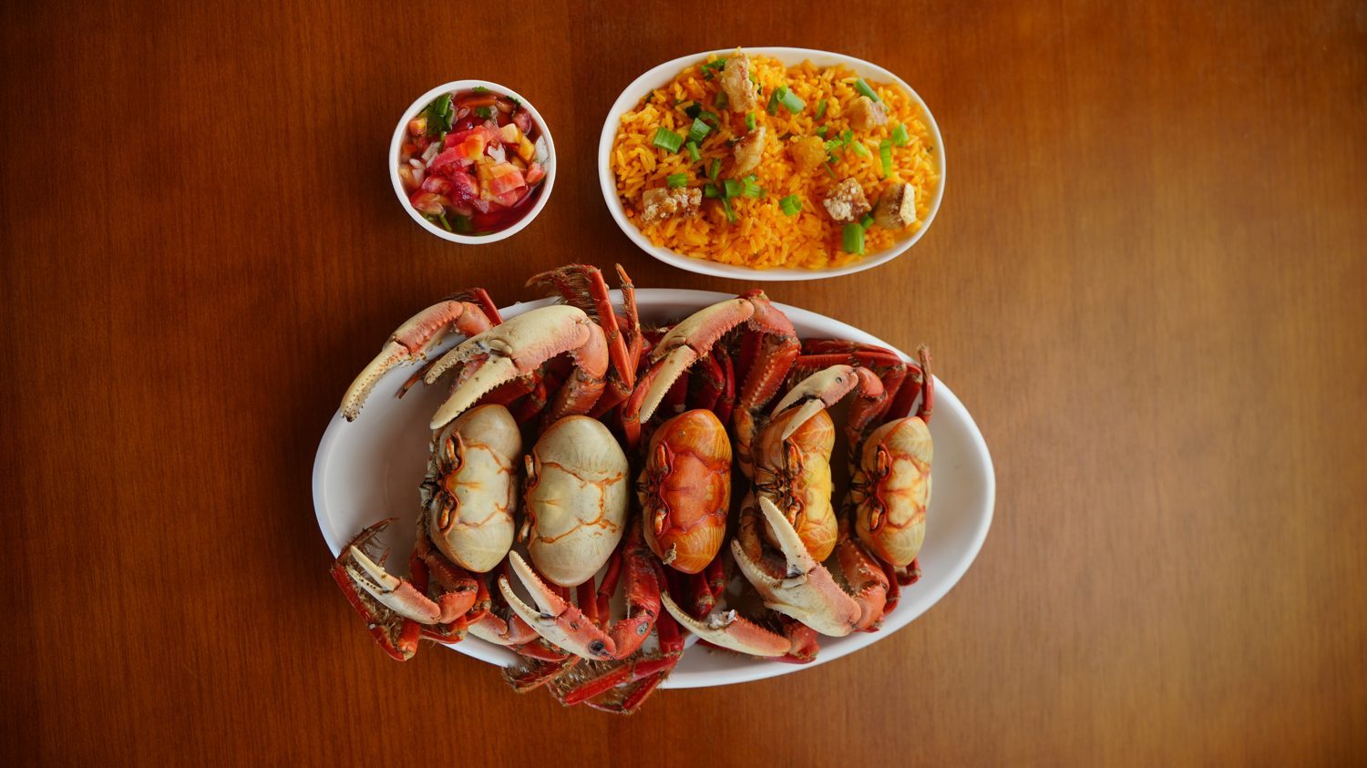 Peixada servida em travessa